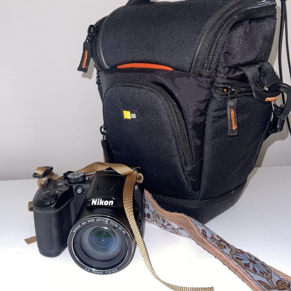 A Nixon 350 Camera with bag included